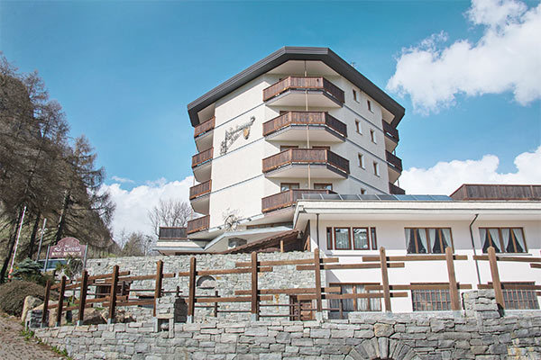 HOTEL LA TORRETTA 4* - Challand-Saint-Anselme (AO) Accoglienza familiare in location unica