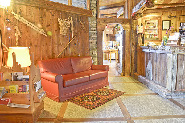 HOTEL LA TORRETTA 4* - Challand-Saint-Anselme (AO) Accoglienza familiare in location unica