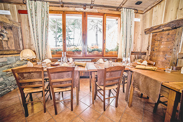 HOTEL LA TORRETTA 4* - Challand-Saint-Anselme (AO) Accoglienza familiare in location unica