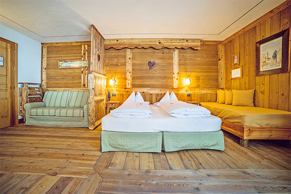 HOTEL LA TORRETTA 4* - Challand-Saint-Anselme (AO) Accoglienza familiare in location unica