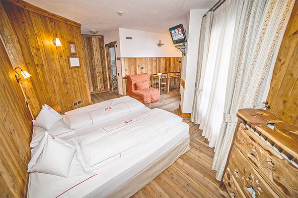 HOTEL LA TORRETTA 4* - Challand-Saint-Anselme (AO) Accoglienza familiare in location unica