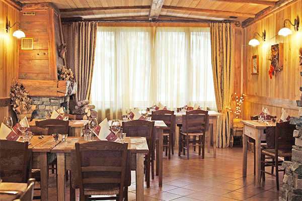 HOTEL LA TORRETTA 4* - Challand-Saint-Anselme (AO) Accoglienza familiare in location unica