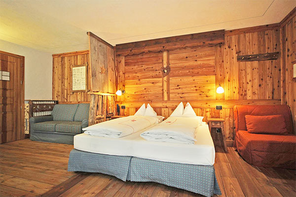 HOTEL LA TORRETTA 4* - Challand-Saint-Anselme (AO) Accoglienza familiare in location unica