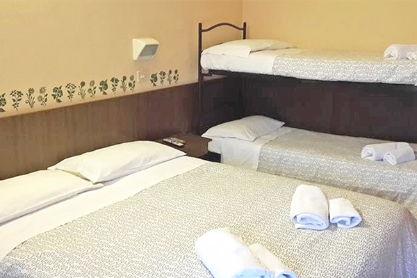 HOTEL ANNETTA 3* - Rimini (RN) A 200 metri dal mare, spiaggia inclusa
