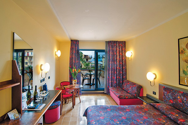 HOTEL CAESAR PALACE 4* - Giardiini Naxos (ME) Con vista su Taormina e sull'Etna