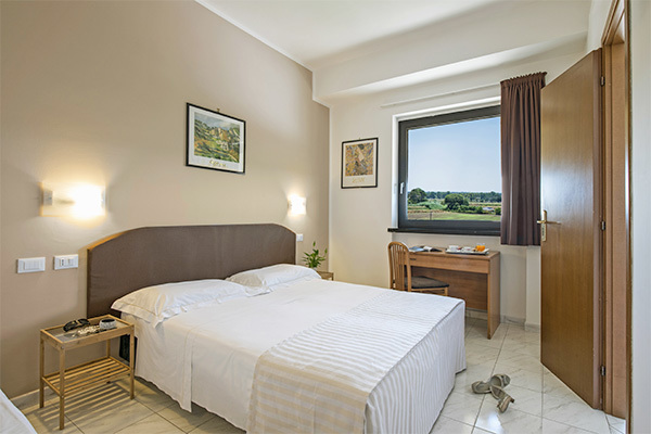 HOTEL CORSI 3* - Fiumicino (RM) Lungo la Via Aurelia a Fiumicino