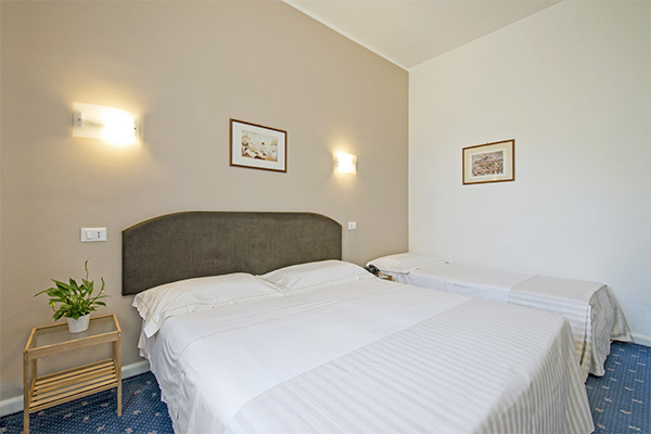 HOTEL CORSI 3* - Fiumicino (RM) Lungo la Via Aurelia a Fiumicino