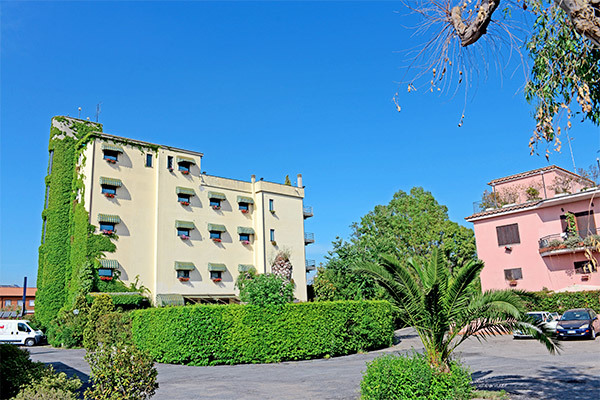 HOTEL CORSI 3* - Fiumicino (RM) Lungo la Via Aurelia a Fiumicino
