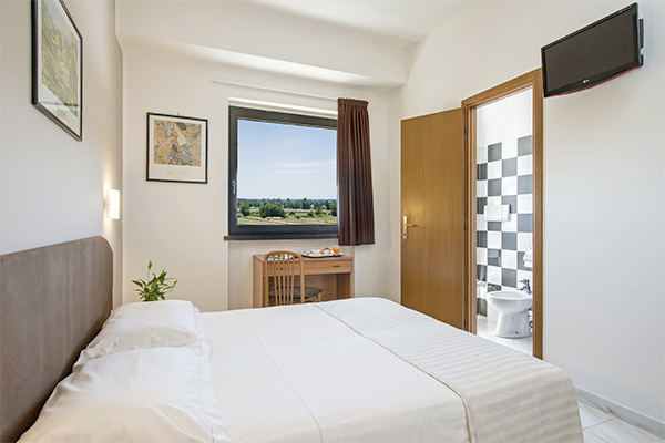 HOTEL CORSI 3* - Fiumicino (RM) Lungo la Via Aurelia a Fiumicino
