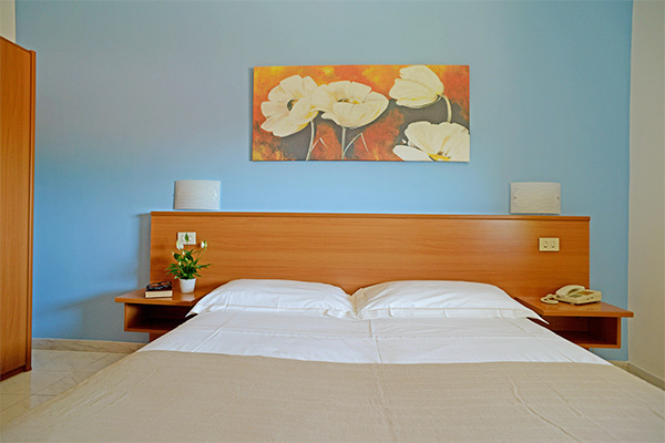HOTEL CORSI 3* - Fiumicino (RM) Lungo la Via Aurelia a Fiumicino