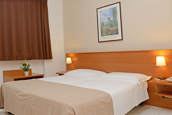 HOTEL CORSI 3* - Fiumicino (RM) Lungo la Via Aurelia a Fiumicino