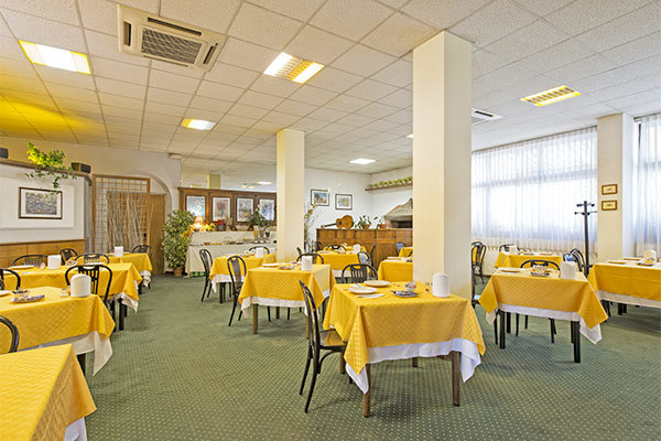 HOTEL CORSI 3* - Fiumicino (RM) Lungo la Via Aurelia a Fiumicino