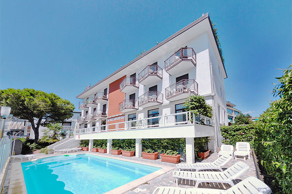 HOTEL VILLA D'ESTE 3* - Grado (GO) Hotel 3* a 250 metri dalla spiaggia