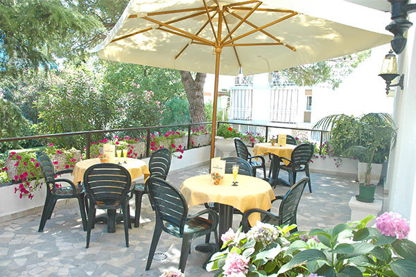 HOTEL VILLA D'ESTE 3* - Grado (GO) Hotel 3* a 250 metri dalla spiaggia