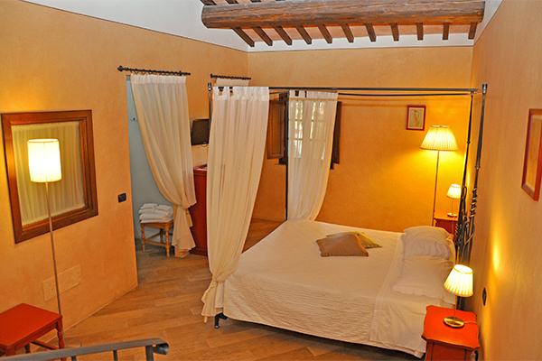 HOTEL BORGO SAN GIUSTO - Empoli (FI) Piccolo borgo immerso nel verde, ideale per coppie