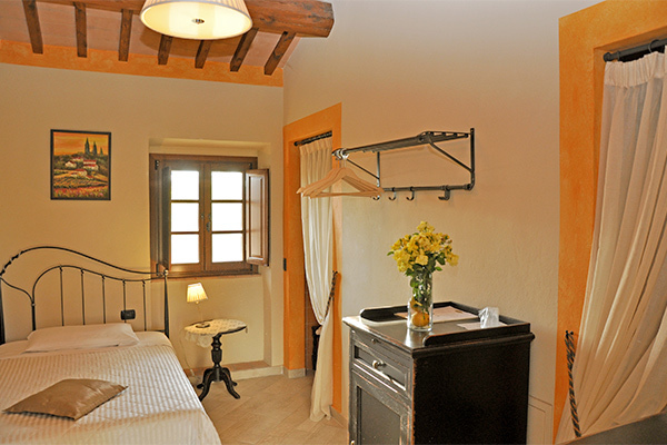 HOTEL BORGO SAN GIUSTO - Empoli (FI) Piccolo borgo immerso nel verde, ideale per coppie