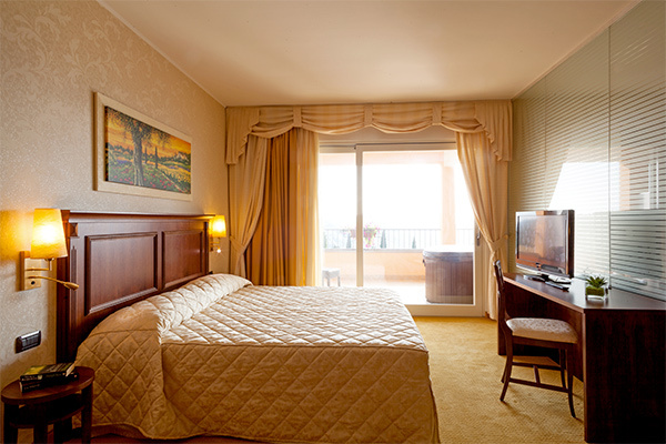 SMALL & BEAUTIFUL HOTEL BOFFENIGO 4* - Costermano (VR) Relax e benessere con vista panoramica sul Lago di Garda