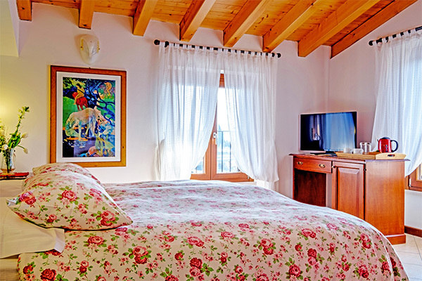 HOTEL TRE PUNTE 3* - Gargnano (BS) Hotel 3* immerso nel verde delle colline circostanti il Lago di Garda