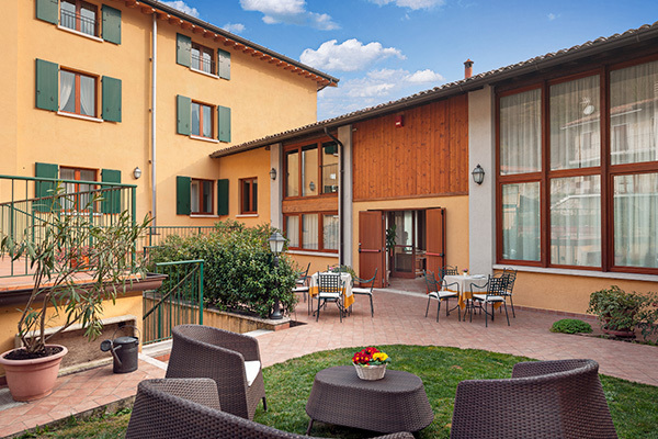 HOTEL TRE PUNTE 3* - Gargnano (BS) Hotel 3* immerso nel verde delle colline circostanti il Lago di Garda