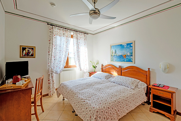HOTEL TRE PUNTE 3* - Gargnano (BS) Hotel 3* immerso nel verde delle colline circostanti il Lago di Garda