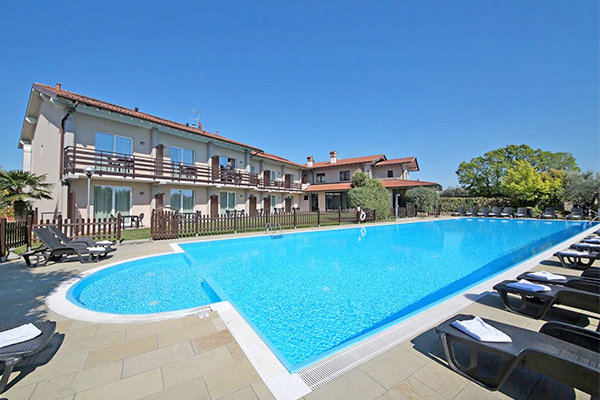 HOTEL SPLENDID SOLE 3* - Manerba del Garda (BS) Hotel 3* a ridosso del Lago di Garda e dalla Riserva naturale della Rocca