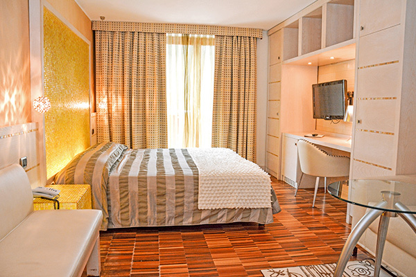 DESIGN OBEROSLER HOTEL 4* - Madonna di Campiglio (TN) Design Hotel 4* incastonato tra le Dolomiti del Brenta