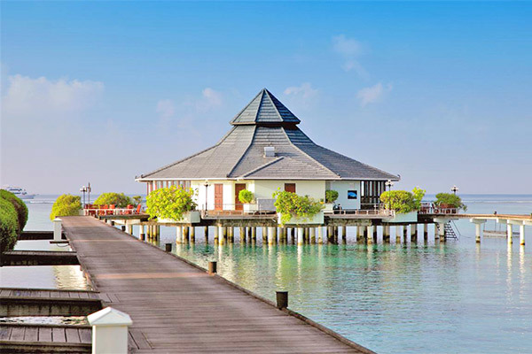 SUN ISLAND RESORT & SPA 5* - Nalaguraidhoo (Atollo di Ari - Maldive) Relax sotto il sole maldiviano