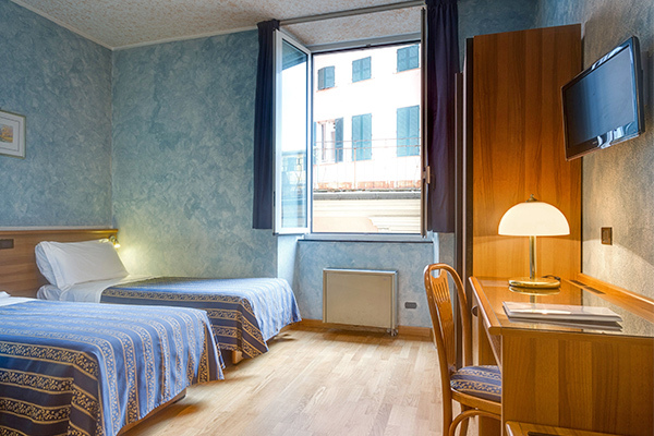 HOTEL EUROPA 3* - Genova (GE) In posizione centrale a Genova