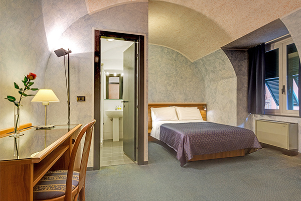 HOTEL EUROPA 3* - Genova (GE) In posizione centrale a Genova