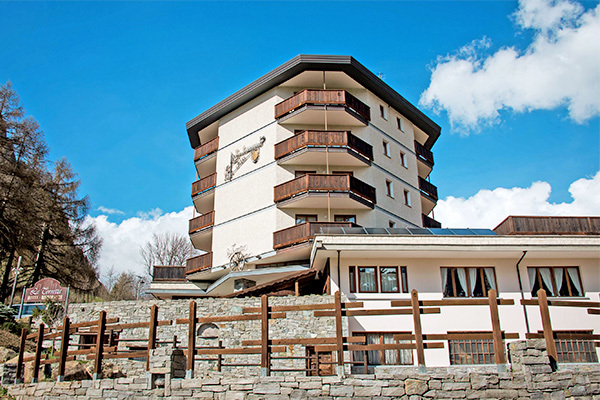 HOTEL LA TORRETTA 4* - Challand-Saint-Anselme (AO) Accoglienza familiare in location unica