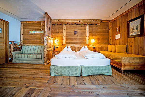 HOTEL LA TORRETTA 4* - Challand-Saint-Anselme (AO) Accoglienza familiare in location unica