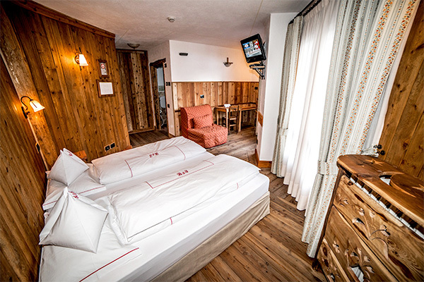 HOTEL LA TORRETTA 4* - Challand-Saint-Anselme (AO) Accoglienza familiare in location unica