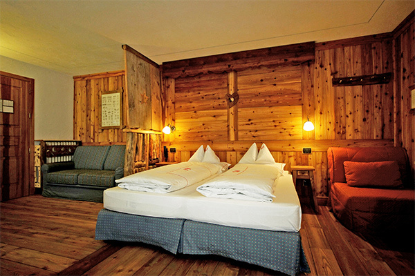 HOTEL LA TORRETTA 4* - Challand-Saint-Anselme (AO) Accoglienza familiare in location unica