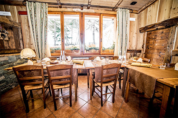 HOTEL LA TORRETTA 4* - Challand-Saint-Anselme (AO) Accoglienza familiare in location unica