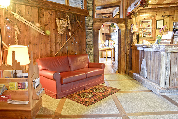 HOTEL LA TORRETTA 4* - Challand-Saint-Anselme (AO) Accoglienza familiare in location unica