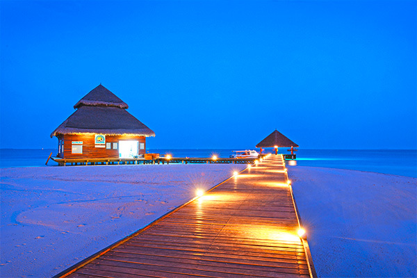 ADAARAN CLUB RANNALHI RESORT 3*S - Atollo di Malè Sud (Atollo Di Male Sud - Maldive) Resort circondato dalla barriera corallina