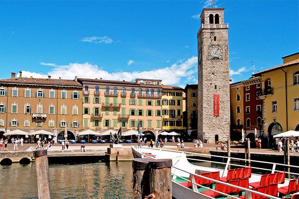 HOTEL CENTRALE 3* - Riva del Garda (TN) Hotel 3* in centro