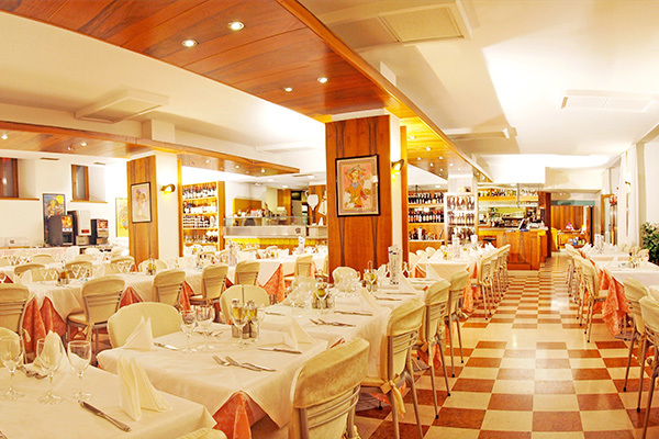HOTEL CENTRALE 3* - Riva del Garda (TN) Hotel 3* in centro