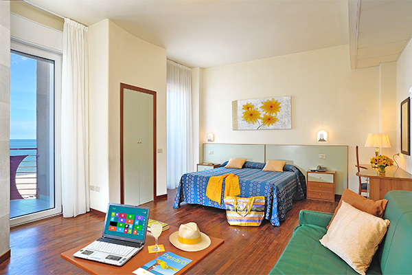 HOTEL ATLANTIC 3* - Pesaro (PU) Gestione familiare, sul mare