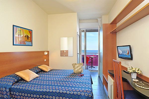 HOTEL ATLANTIC 3* - Pesaro (PU) Gestione familiare, sul mare