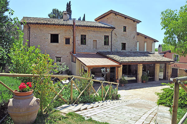 AGRITURISMO LA MAESTA' - Foligno (PG) Quiete, accoglienza e buona cucina