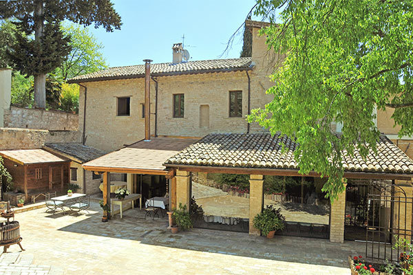 AGRITURISMO LA MAESTA' - Foligno (PG) Quiete, accoglienza e buona cucina