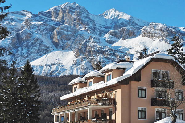 BOUTIQUE HOTEL VILLA BLU 4* - Cortina d'Ampezzo (BL) Tradizione familiare e charme