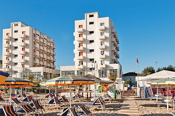 HOTEL UNIVERSAL 3*S - Senigallia (AN) 3*S direttamente sulla Spiaggia di Velluto