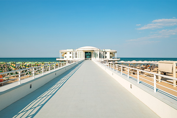 HOTEL UNIVERSAL 3*S - Senigallia (AN) 3*S direttamente sulla Spiaggia di Velluto