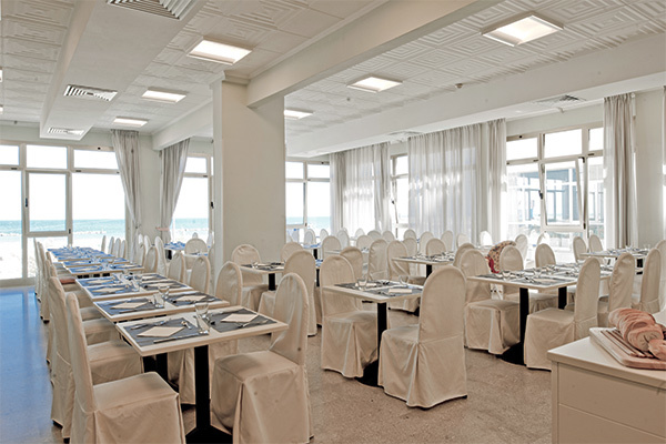 HOTEL UNIVERSAL 3*S - Senigallia (AN) 3*S direttamente sulla Spiaggia di Velluto