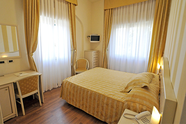 HOTEL VISCARDO 4* - Forte dei Marmi (LU) A 300 metri dal mare della Versilia