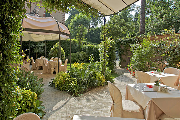 HOTEL VISCARDO 4* - Forte dei Marmi (LU) A 300 metri dal mare della Versilia