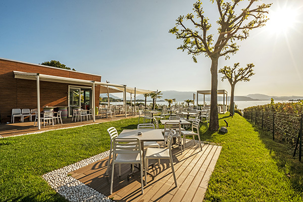 Appartamenti con piscina, direttamente sul Lago di Garda