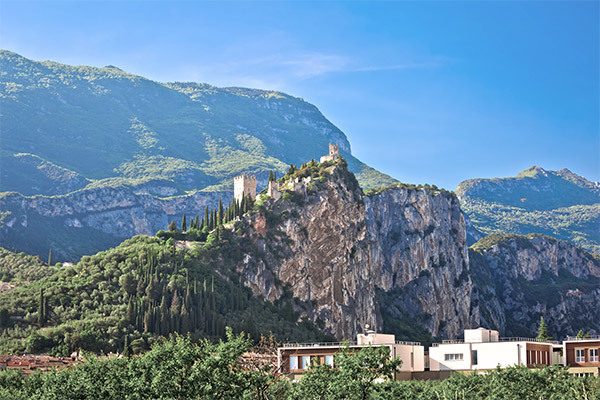 HOTEL EVEREST 3* - Arco (TN) Accogliente hotel tra lago e montagna